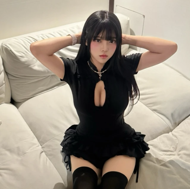 Nữ coser gợi cảm bất ngờ đổ bộ sang làm streamer, vừa xuất hiện đã được "săn đón" tận tình