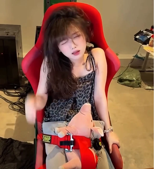Nữ streamer gây sốc với "ghế tr.a t.ấn", câu donate bất chấp khiến CĐM sững sờ Nữ streamer gây sốc với "ghế tr.a t.ấn", câu donate bất chấp khiến CĐM sững sờ