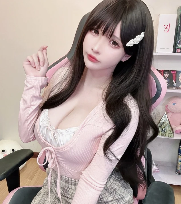 Nữ streamer gợi cảm chia sẻ câu chuyện không ngờ, nhờ làm nhân viên ở quán cafe hầu gái mới có ngày hôm nay Nữ streamer gợi cảm chia sẻ câu chuyện không ngờ, nhờ làm nhân viên ở quán cafe hầu gái mới có ngày hôm nay