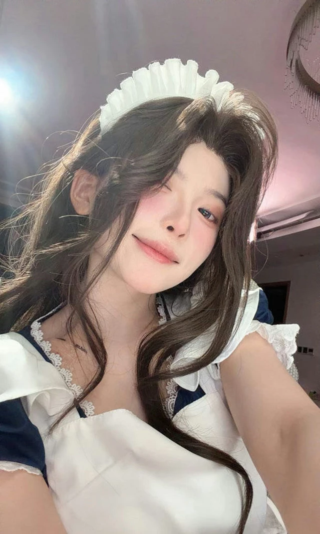 Nữ streamer xinh đẹp bất ngờ tiết lộ chuyện tế nhị của bản thân trên sóng, thừa nhận bản thân đang quá "thiếu thốn"