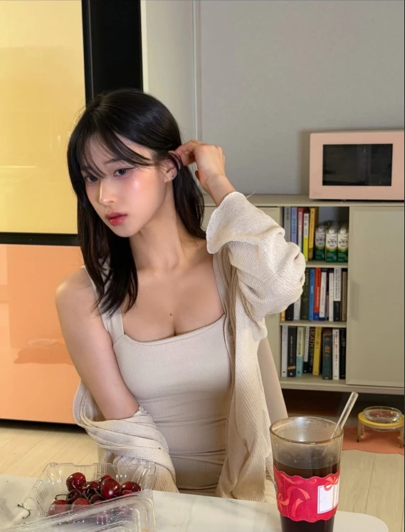 Sở hữu gương mặt đẹp như "AI tạo ra", hot girl gợi cảm tiếp tục gây sốt với loạt ảnh mừng sinh nhật, phong cách đầy quyến rũ Sở hữu gương mặt đẹp như "AI tạo ra", hot girl gợi cảm tiếp tục gây sốt với loạt ảnh mừng sinh nhật, phong cách đầy quyến rũ