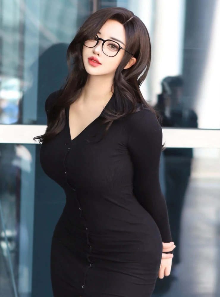 Thân mật quá đà với fan ngay tại sự kiện, hot girl gợi cảm gây tranh cãi tột độ, phải lên tiếng giải thích Thân mật quá đà với fan ngay tại sự kiện, hot girl gợi cảm gây tranh cãi tột độ, phải lên tiếng giải thích