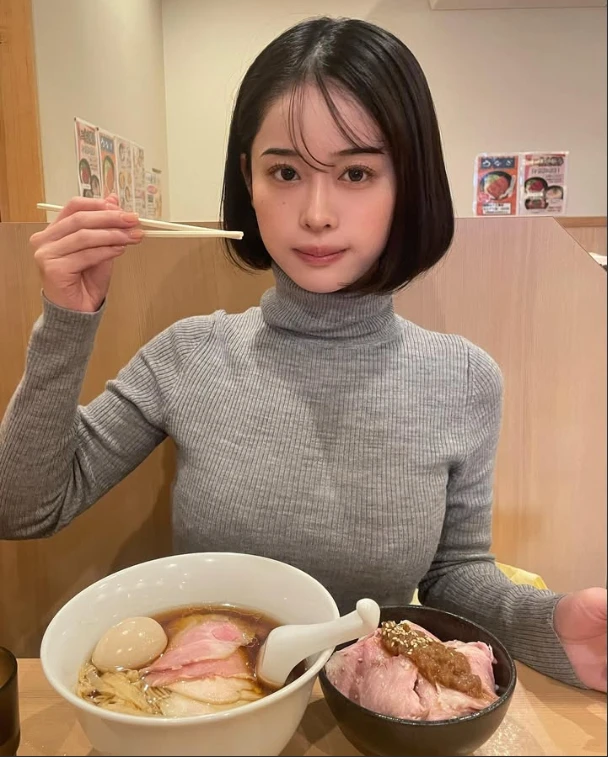 Thêm một hot girl nổi tiếng xinh đẹp tuyên bố giải nghệ, fan tiếc nuối tột độ