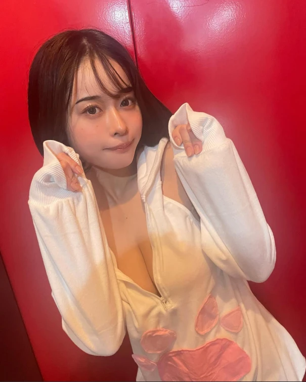 Thêm một hot girl nổi tiếng xinh đẹp tuyên bố giải nghệ, fan tiếc nuối tột độ