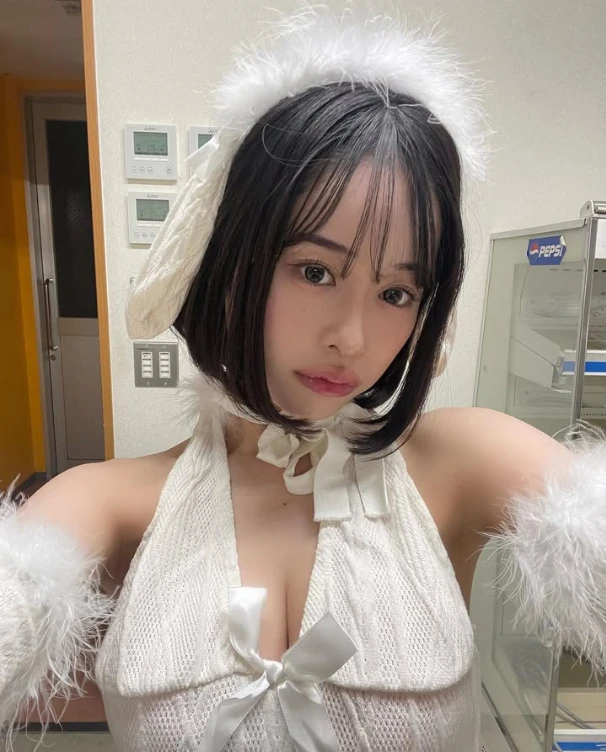 Thêm một hot girl nổi tiếng xinh đẹp tuyên bố giải nghệ, fan tiếc nuối tột độ