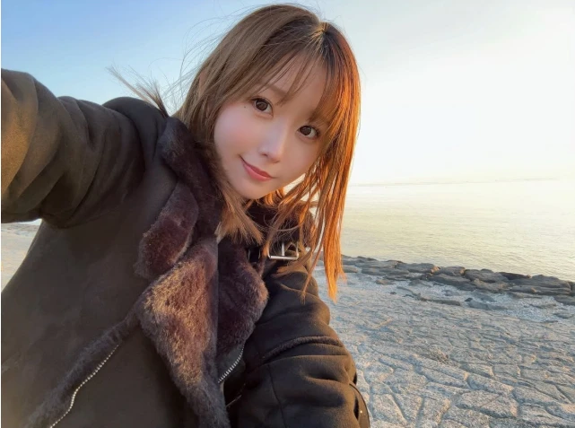 Tự ti suốt 25 năm vì căn bệnh "khó nói", hot girl xinh đẹp chia sẻ quá khứ xấu hổ với crush, fan cảm thông tột độ