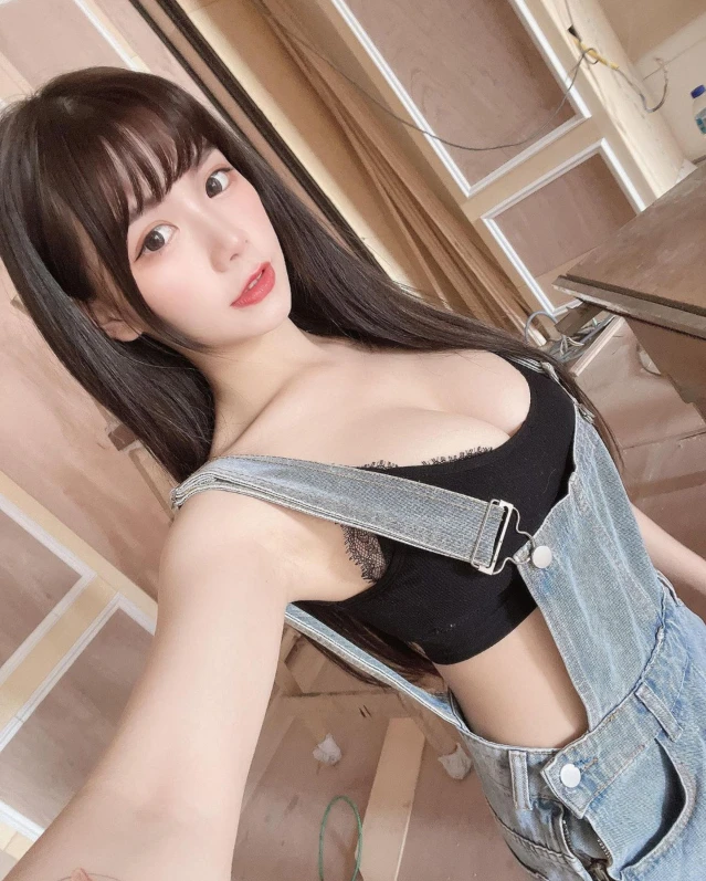 Từng vướng ồn ào ảnh nóng, đời tư, hot girl gợi cảm bất ngờ đổi nghệ danh, chuyển luôn chỗ ở, hướng tới cuộc sống mới