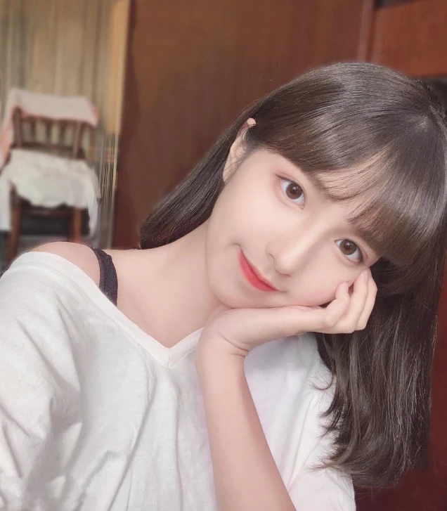 Xinh như bước ra từ thế giới ảo, hot girl bị CĐM nhận nhầm là AI, hóa ra là nữ thần học đường nổi tiếng
