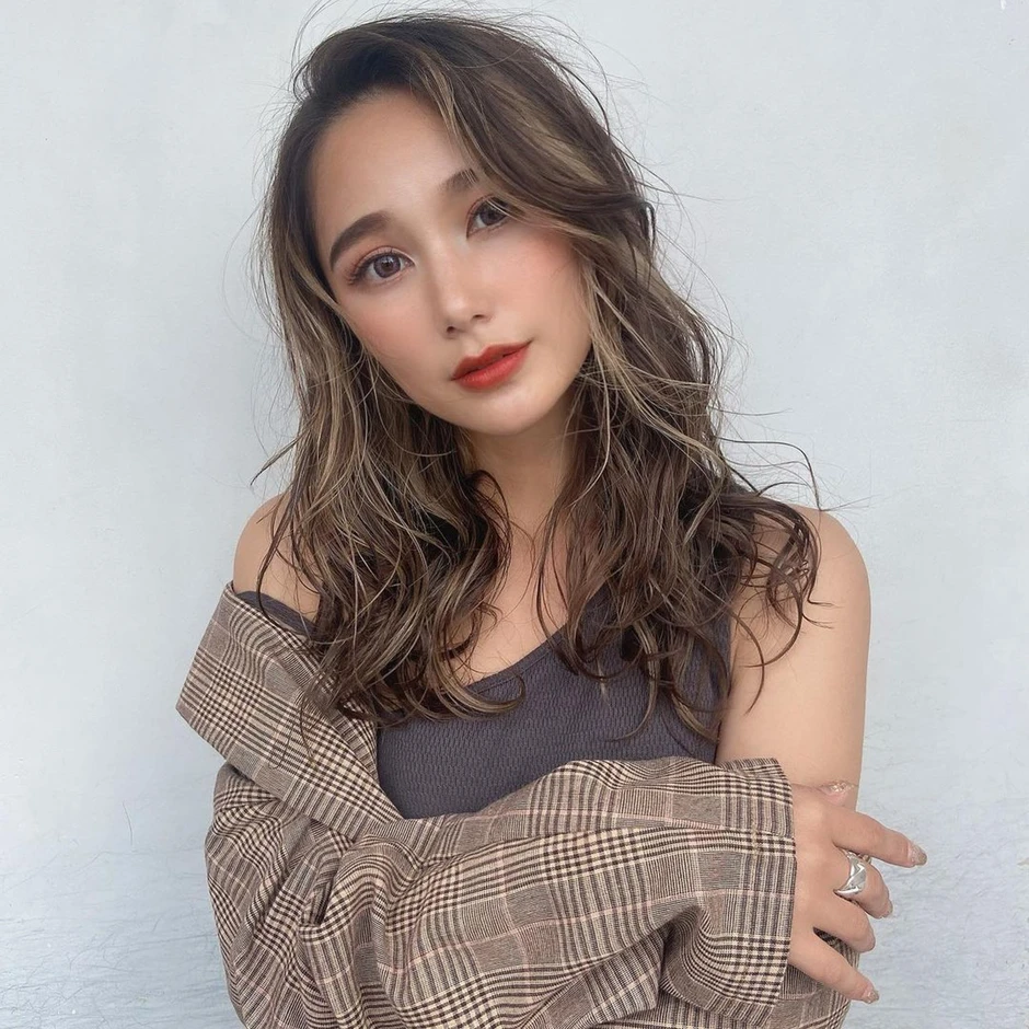 Xuất hiện trên truyền hình, nàng hot girl mạng khiến CĐM ngẩn ngơ, không biết hình ảnh nào mới "đáng tin"