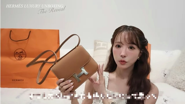 Yua Mikami bất ngờ bị chỉ trích vì dùng sự gợi cảm để kiếm tiền