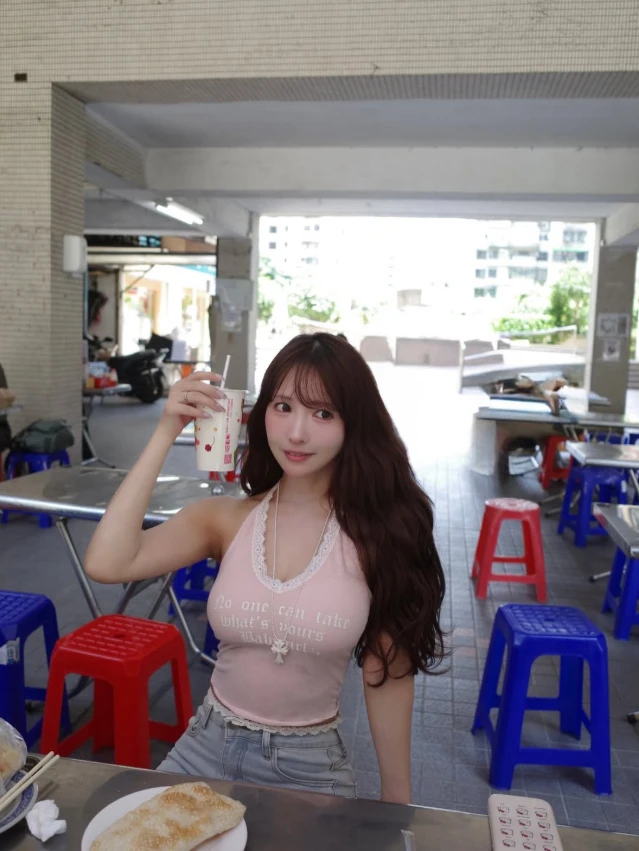 Yua Mikami bất ngờ bị chỉ trích vì dùng sự gợi cảm để kiếm tiền