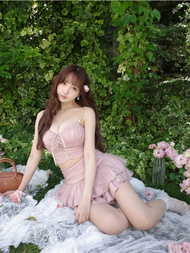 Yua Mikami bất ngờ bị chỉ trích vì dùng sự gợi cảm để kiếm tiền