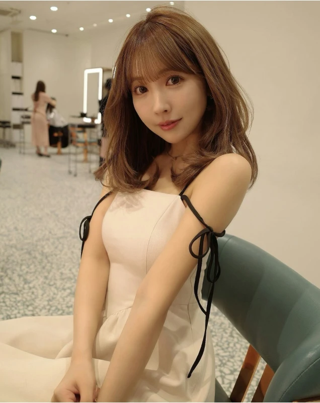 Yua Mikami bất ngờ bị chỉ trích vì dùng sự gợi cảm để kiếm tiền