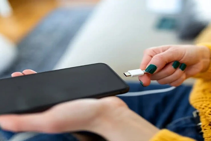 3 sai lầm nhiều người lặp lại mỗi ngày khi sạc điện thoại