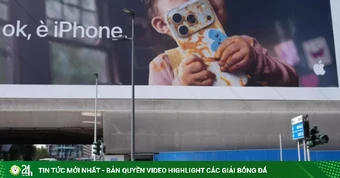 Apple phải gỡ gấp bảng quảng cáo iPhone vì liên quan tới trẻ em