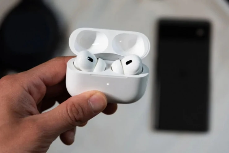 Apple tiến gần tới tai nghe AirPods làm “thay đổi thế giới”