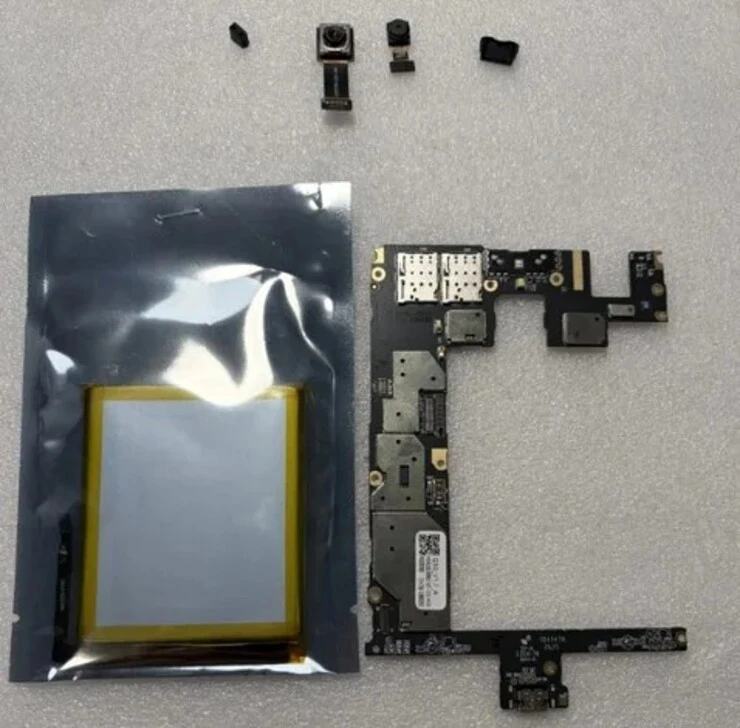 BlackBerry Passport bất ngờ trở lại với giá từ 9 triệu đồng BlackBerry Passport bất ngờ trở lại với giá từ 9 triệu đồng