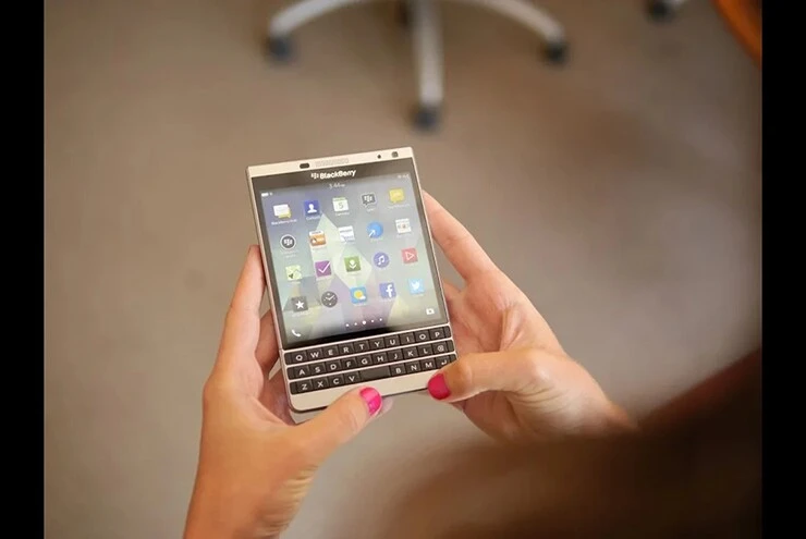 BlackBerry Passport bất ngờ trở lại với giá từ 9 triệu đồng BlackBerry Passport bất ngờ trở lại với giá từ 9 triệu đồng