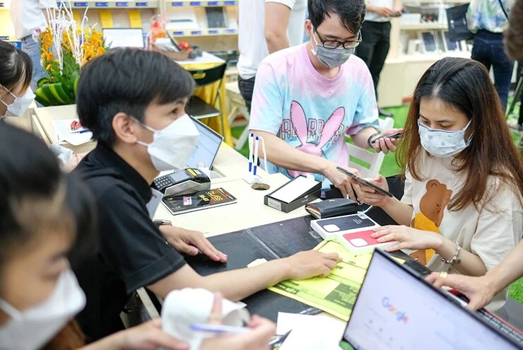 Cảnh báo thói quen mua phụ kiện giá rẻ của người dùng smartphone
