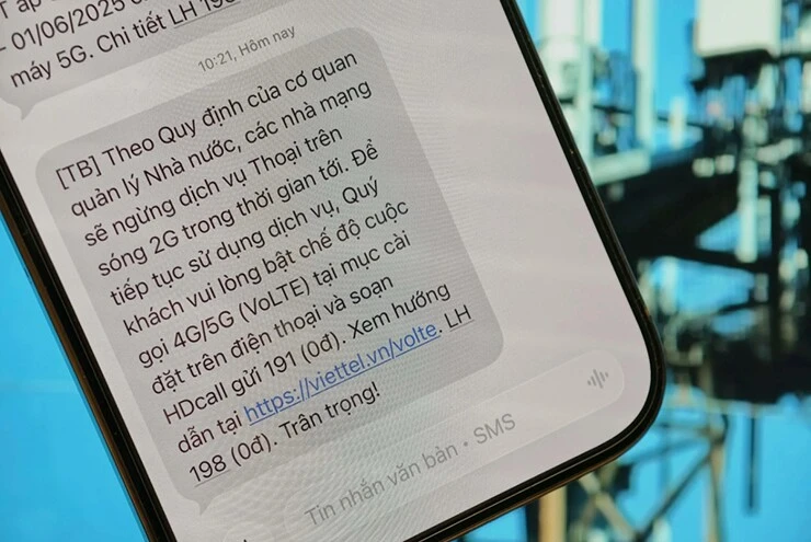 Chiếc iPhone làm thay đổi ngành di động nay thành “cục gạch”