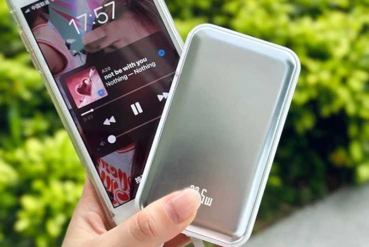 Có nên vừa sạc vừa dùng pin dự phòng? Có nên vừa sạc vừa dùng pin dự phòng?