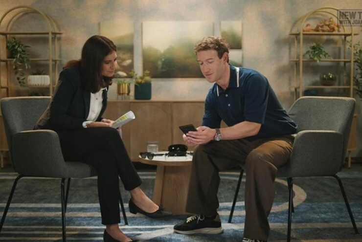 Cộng đồng dậy sóng với chiếc smartphone đời cũ mà Mark Zuckerberg đang dùng