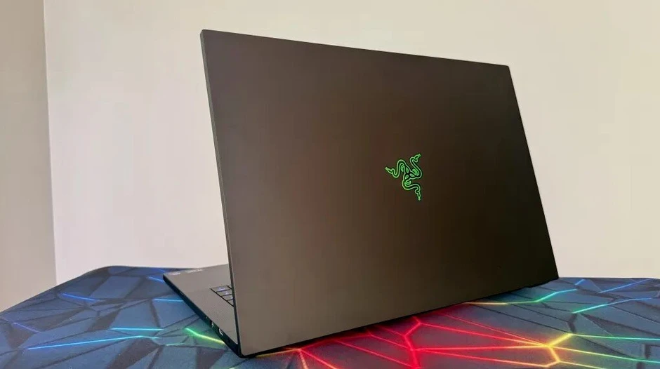 Đánh giá laptop chơi game Razer Blade 18: Mạnh nhất phân khúc Đánh giá laptop chơi game Razer Blade 18: Mạnh nhất phân khúc