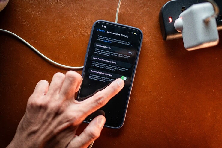 Đây là 4 điều người dùng iPhone nên ngừng làm ngay khi cắm sạc Đây là 4 điều người dùng iPhone nên ngừng làm ngay khi cắm sạc