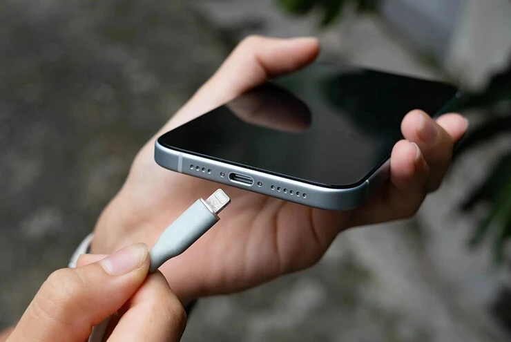 Đây là 4 điều người dùng iPhone nên ngừng làm ngay khi cắm sạc Đây là 4 điều người dùng iPhone nên ngừng làm ngay khi cắm sạc