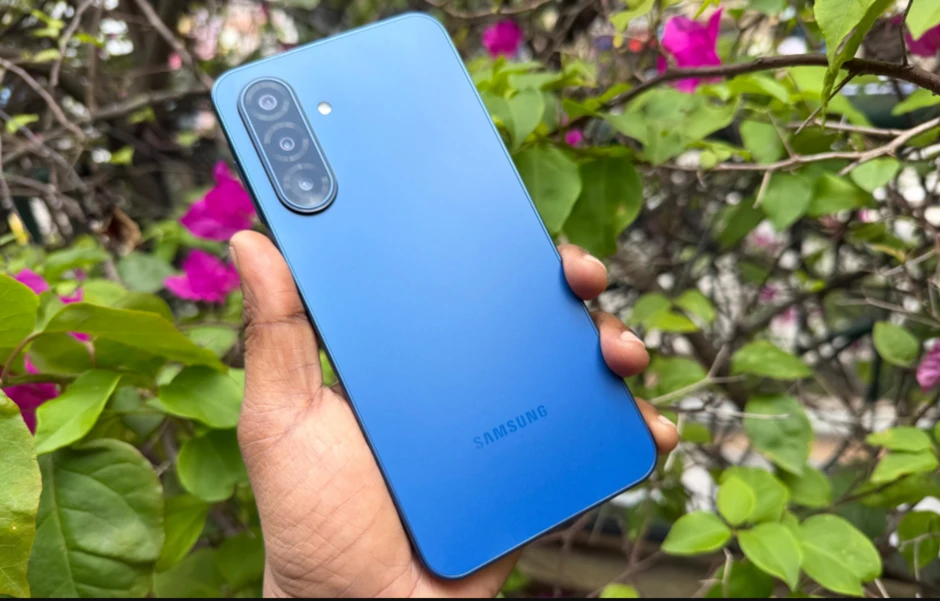 Đây là 5 smartphone Android tầm trung hấp dẫn nhất năm