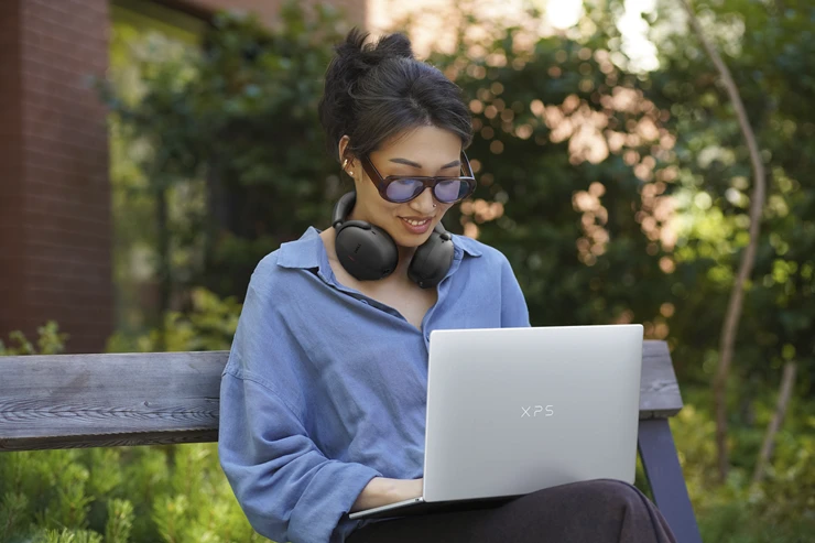 Dell ra mắt XPS 13 thế hệ mới: Nặng 1kg, pin xem video liên tục 17 tiếng Dell ra mắt XPS 13 thế hệ mới: Nặng 1kg, pin xem video liên tục 17 tiếng