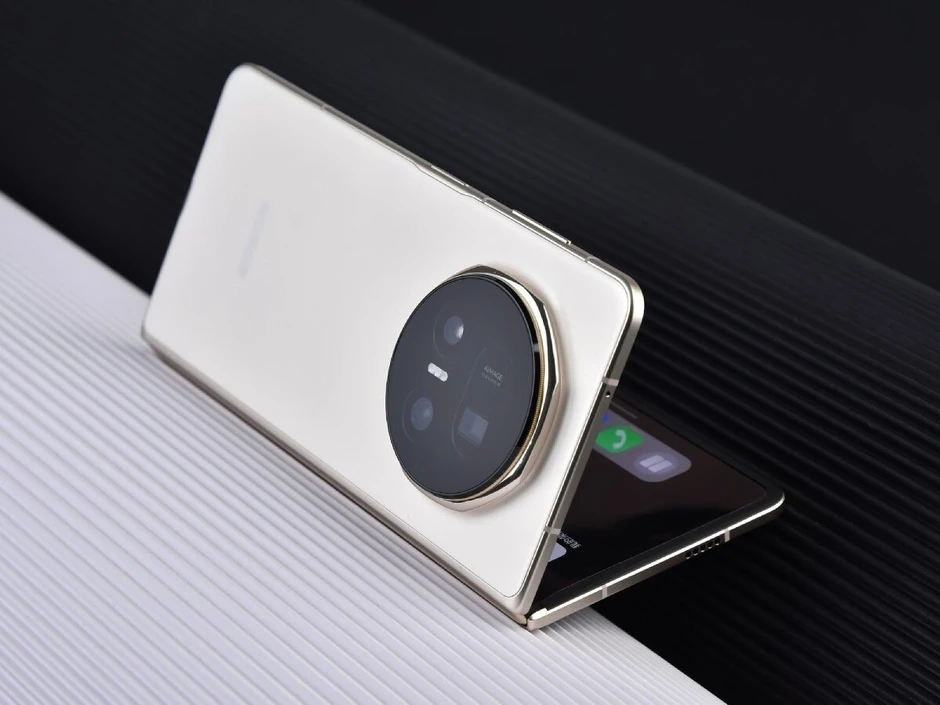 Điện thoại gập rộng đầu tiên của Honor sẽ có pin 7.000 mAh, camera 200MP