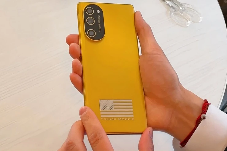 Điện thoại T1 của Trump Mobile vừa đến tay khách hàng đã gặp tranh cãi Điện thoại T1 của Trump Mobile vừa đến tay khách hàng đã gặp tranh cãi