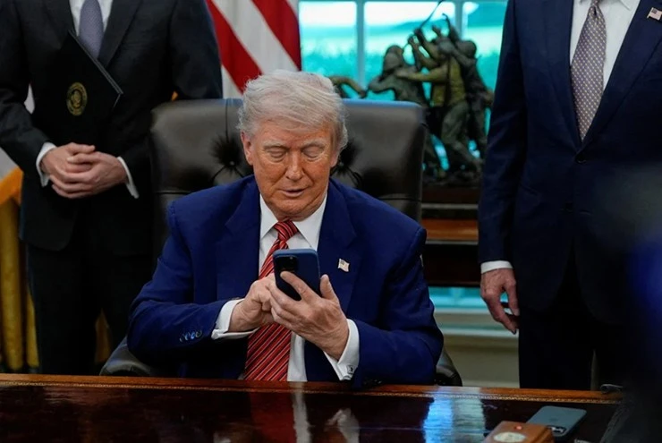Điều gì khiến iPhone của ông Donald Trump “nổ máy” liên tục Điều gì khiến iPhone của ông Donald Trump “nổ máy” liên tục