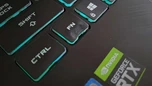 Dùng máy sấy tóc 2000W để bóc sticker, game thủ làm chảy phím laptop mới mua