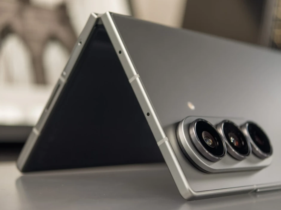 Galaxy Z Fold 8 Không Tăng Giá Nhờ Apple: Phân Tích Tác Động Đến Người Dùng Và Thị Trường Smartphone Cao Cấp Galaxy Z Fold 8 Không Tăng Giá Nhờ Apple: Phân Tích Tác Động Đến Người Dùng Và Thị Trường Smartphone Cao Cấp
