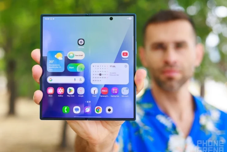 Galaxy Z Fold 8 Ultra lộ diện: Sạc nhanh hơn, pin khủng hơn vẫn siêu mỏng
