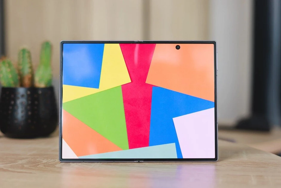 Galaxy Z Fold8 vẫn là ông vua của phân khúc điện thoại màn hình gập Galaxy Z Fold8 vẫn là ông vua của phân khúc điện thoại màn hình gập