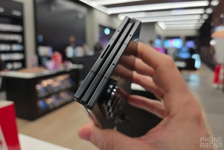 Galaxy Z TriFold: Đột phá công nghệ trở thành canh bạc rủi ro