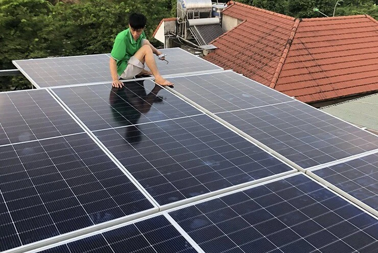 Gia đình dùng bao nhiêu tiền điện mỗi tháng thì nên lắp điện mặt trời mái nhà?