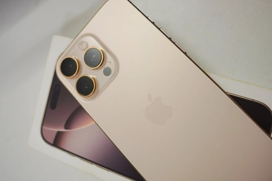 Giá iPhone 16 Pro và Pro Max cũ đẹp sau 3 ngày iPhone 18 Pro series lên kệ Giá iPhone 16 Pro và Pro Max cũ đẹp sau 3 ngày iPhone 18 Pro series lên kệ