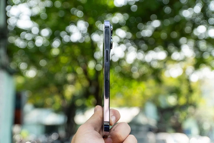 Giá mới của iPhone 14 Pro Max khiến smartphone tầm trung “khó sống” Giá mới của iPhone 14 Pro Max khiến smartphone tầm trung “khó sống”