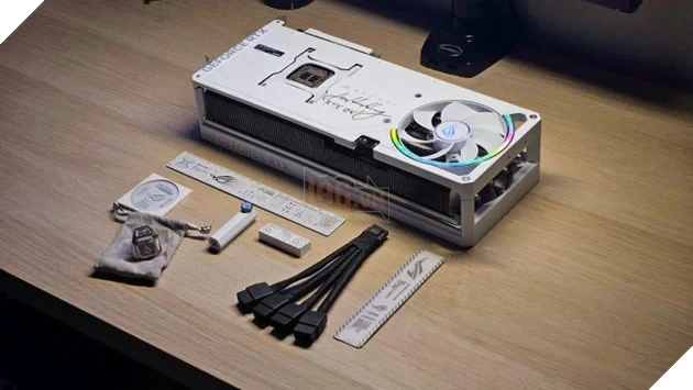 Họa sĩ 3D mua nhầm RTX 5090 cũ, phát hiện đây là GPU có chữ ký của Jensen Huang Họa sĩ 3D mua nhầm RTX 5090 cũ, phát hiện đây là GPU có chữ ký của Jensen Huang