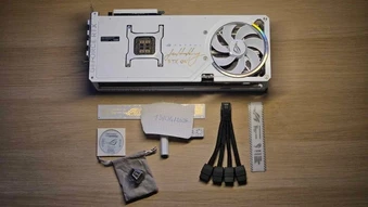 Họa sĩ 3D mua nhầm RTX 5090 cũ, phát hiện đây là GPU có chữ ký của Jensen Huang