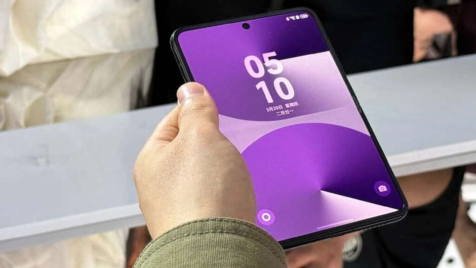 Huawei phát triển smartphone màn hình rộng không gập, pin 7.000 mAh Huawei phát triển smartphone màn hình rộng không gập, pin 7.000 mAh