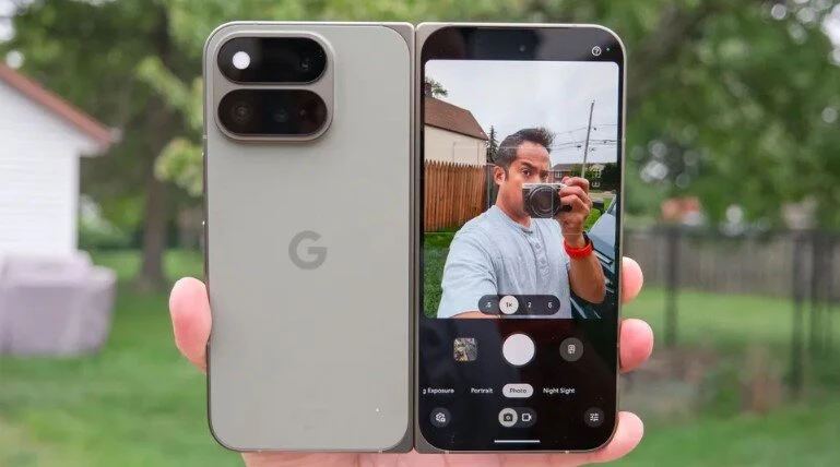 Concept iPhone Ultra với thiết kế màn hình gập độc đáo