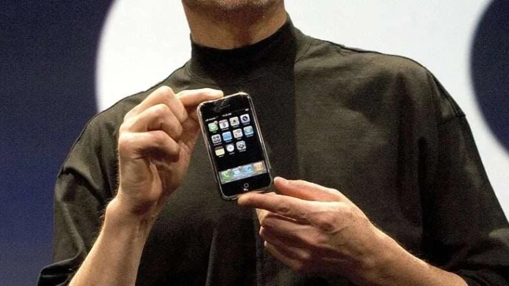 iPhone 2007 và iPhone 2026: Công nghệ đã thay đổi như thế nào sau gần 20 năm?