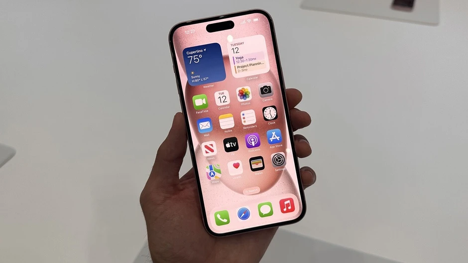 iPhone cũ tầm giá 10 triệu đồng đáng mua với màn Dynamic Island, cổng USB-C