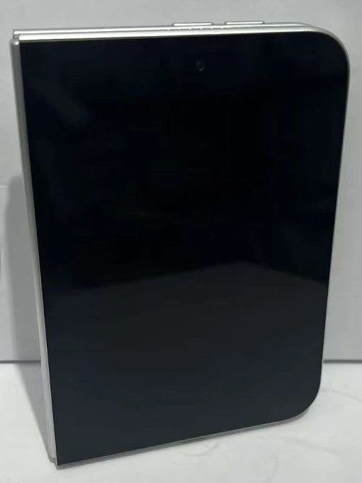 iPhone gập lộ thiết kế, dự kiến chỉ có màu trắng