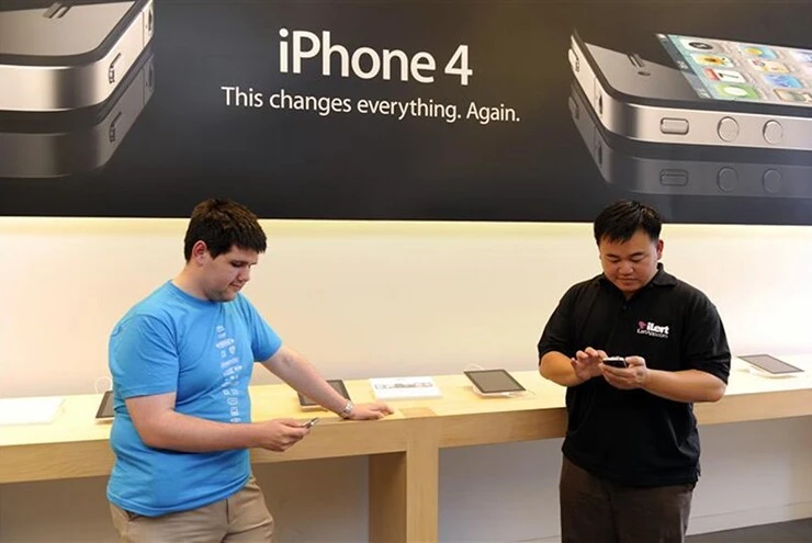 Kỷ lục 15 năm của iPhone 4 sắp bị iPhone 17 xô đổ